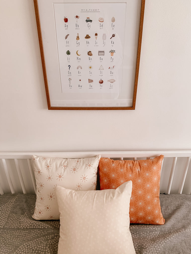Dainty Daisy Pillow